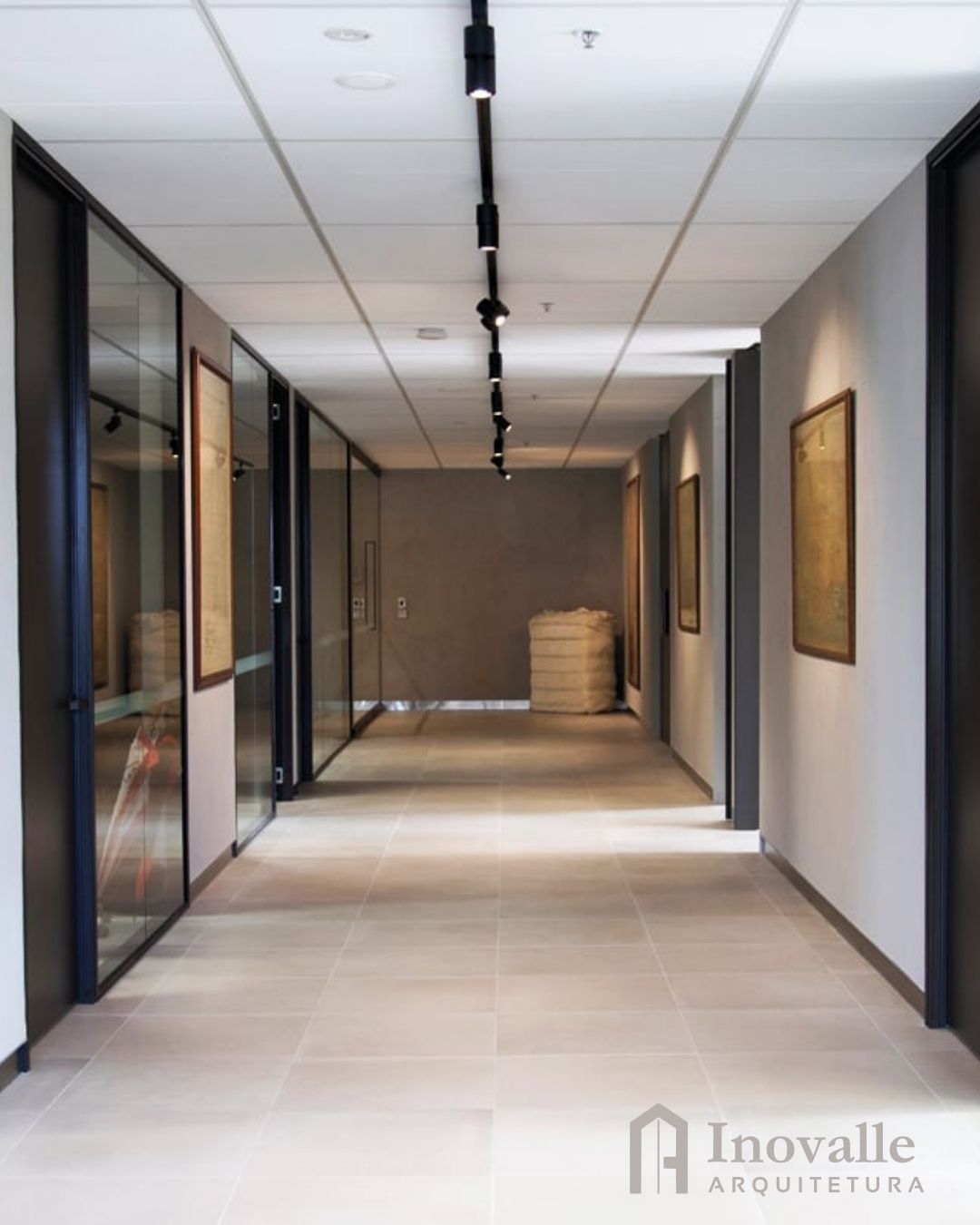 Corredor de um projeto da Inovalle Arquitetura